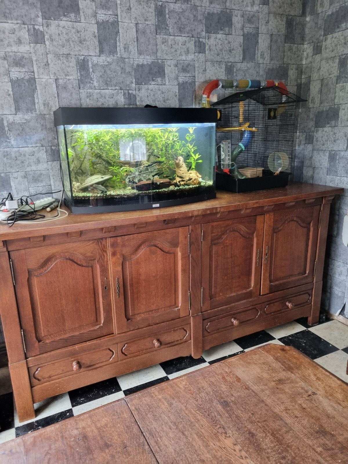 Eiken kast, Ophalen
