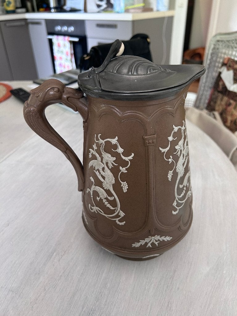 Cruche en faïance brune, Enlèvement ou Envoi