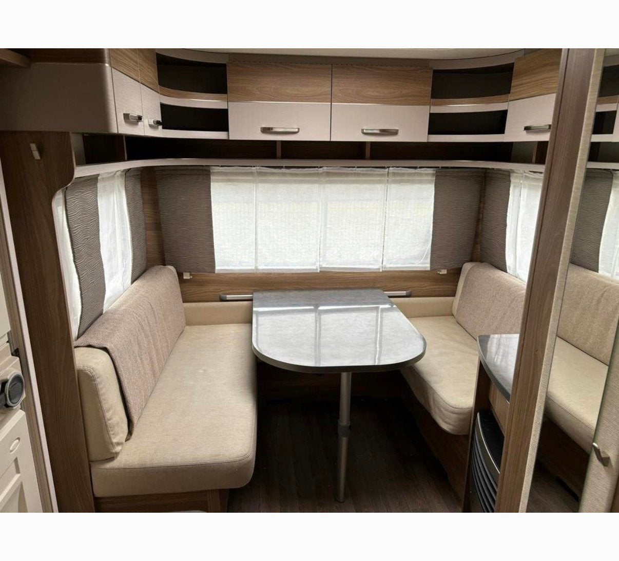 Caravane lit central, Caravans en Kamperen