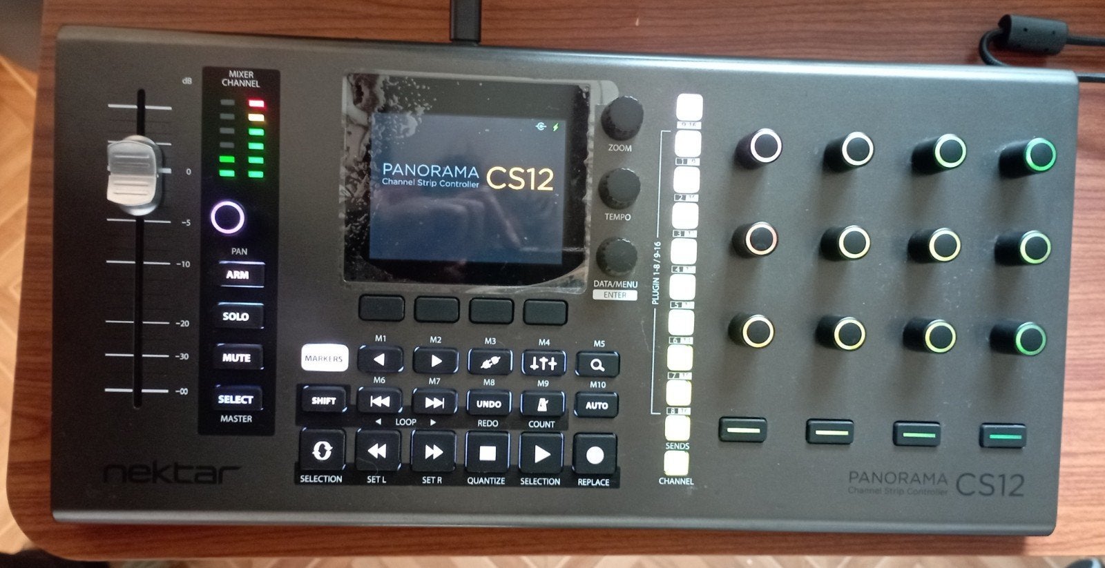 Contrôleur DAW Nektar CS12, Musique & Instruments, Enlèvement