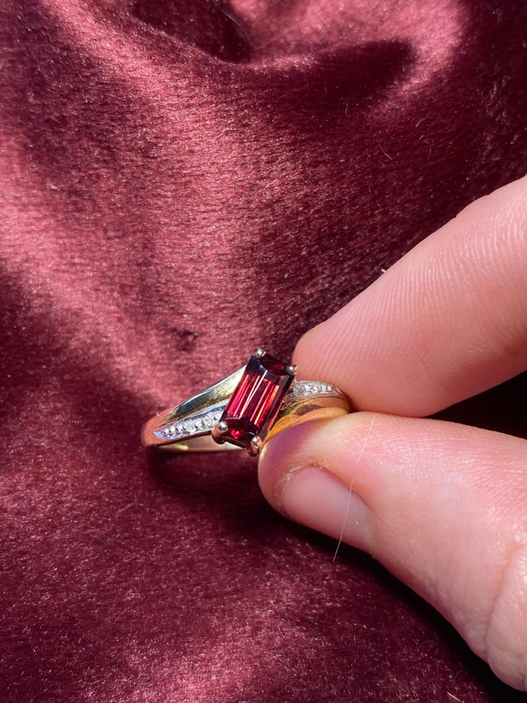 Bague en or 9 carats, Envoi, Comme neuf, Avec pierre précieuse