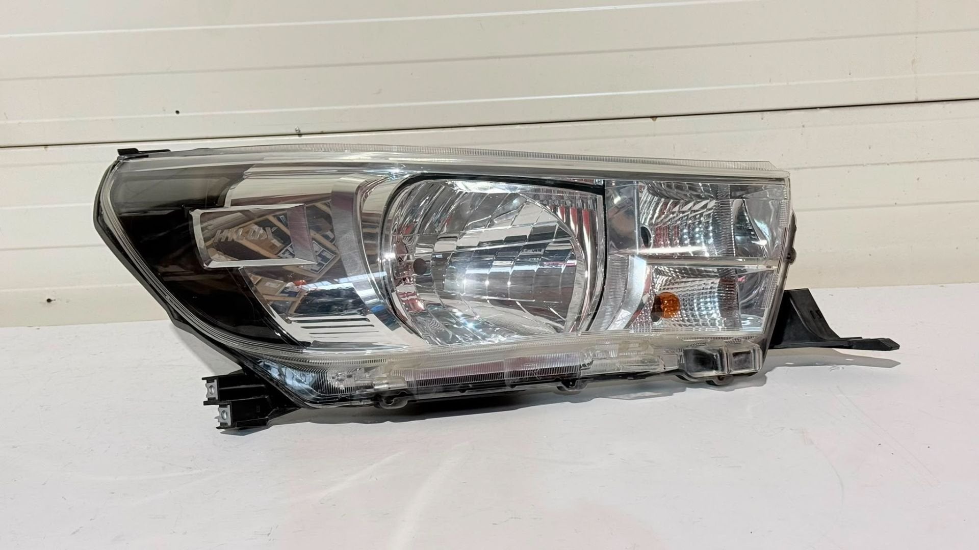 Toyota Hilux phare droit droit, Info@toyota.co.jp, Toyota Motor Corporation, Toyota-Cho 1
471-8571  Toyota City, Toyota