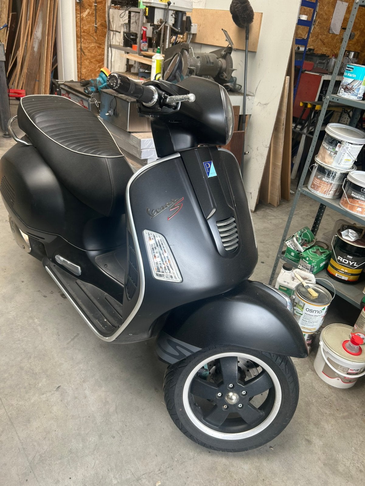 Super sport mat zwart vespa 125cc, Vélos & Vélomoteurs, Scooters | Vespa, Enlèvement, Comme neuf