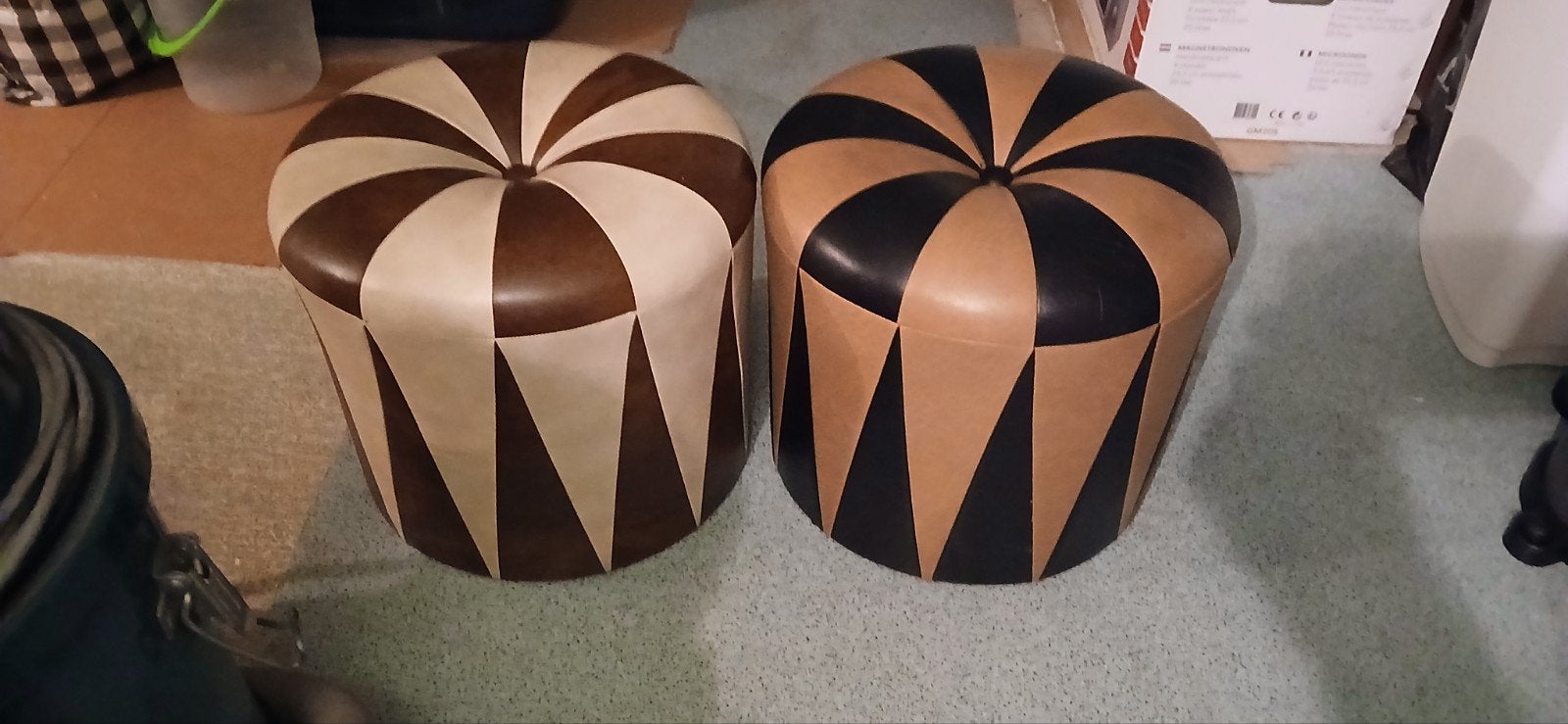 2 pouf, Ophalen