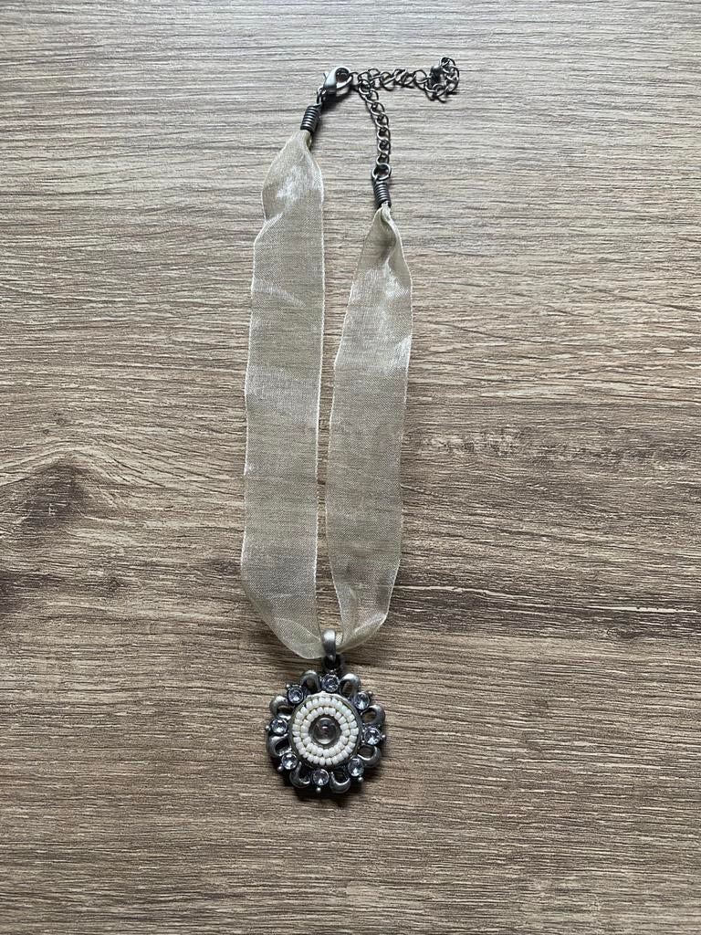 Collier à fleurs vintage - 20 cm - avec ruban en organza, Enlèvement ou Envoi, Comme neuf