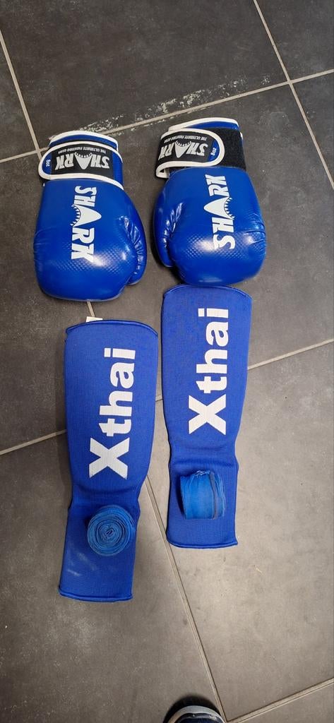 Gant de boxe thai et protège tibia + bande protège main, Enlèvement