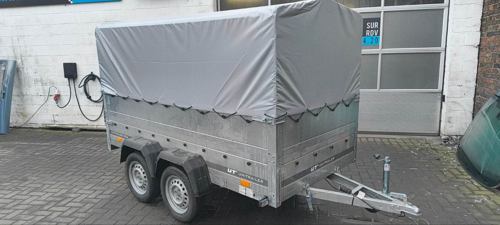 Remorque a louer double essieu bache 750kg