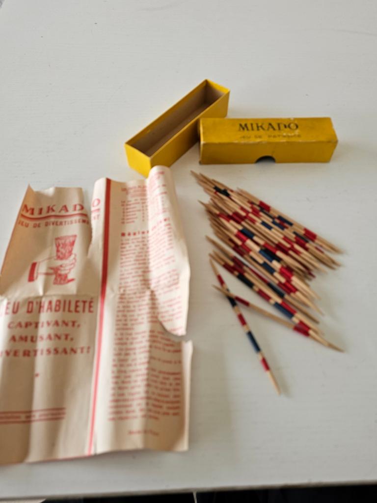 Jeu Mikado vintage dans sa boîte d'origine., Enlèvement ou Envoi