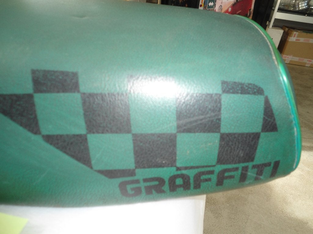 Honda Wallaroo : selle graffiti originale endommagée, Enlèvement, Utilisé, Selle, Honda wallaroo