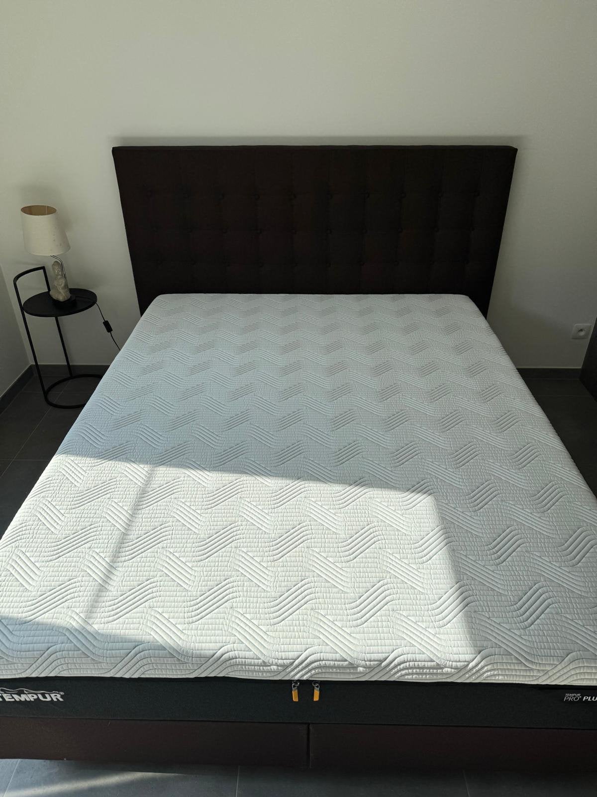Boxspring zwart, Ophalen, Zo goed als nieuw, Zwart