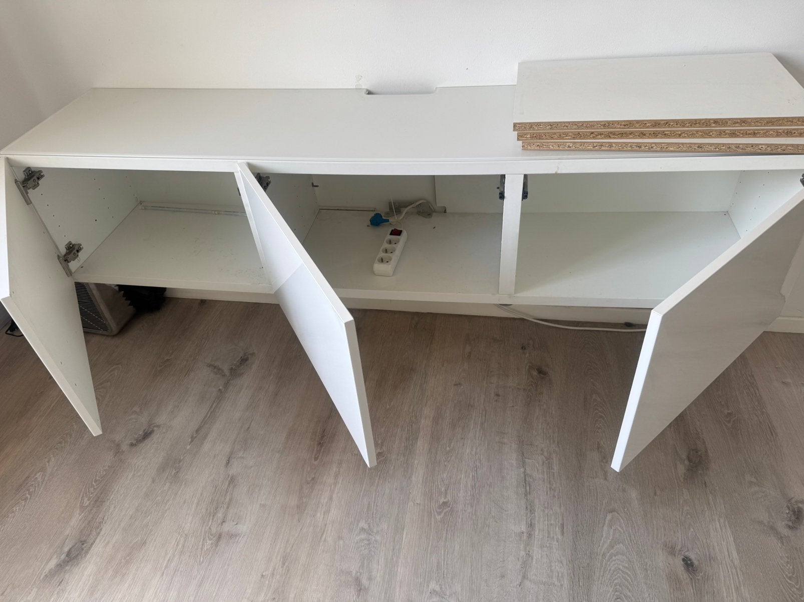 Tv meubel met glas plaat, Ophalen, Zo goed als nieuw