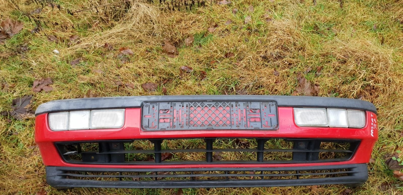 VW PASSAT VOORBUMPER BJ 1990, Auto-onderdelen, Gebruikt, -, Voor, -