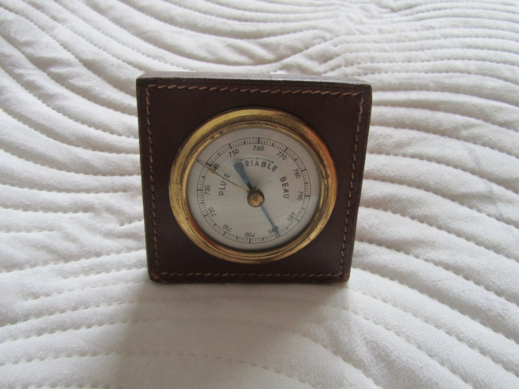 DELVAUX Rare baromètre de bureau fauve sigle, Envoi