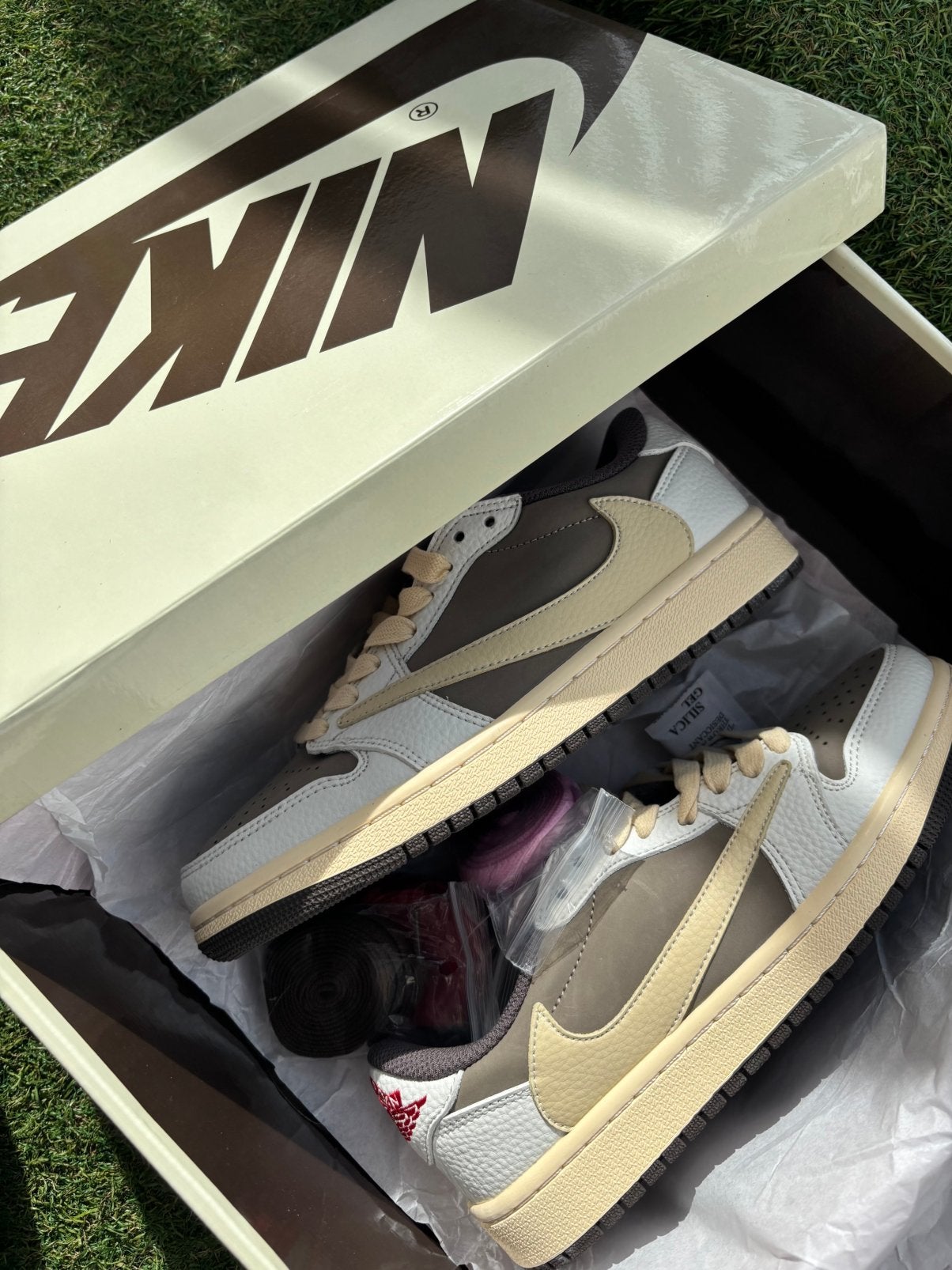Travis Scott X Air Jordan, Enlèvement ou Envoi, Neuf, Sneakers et Baskets