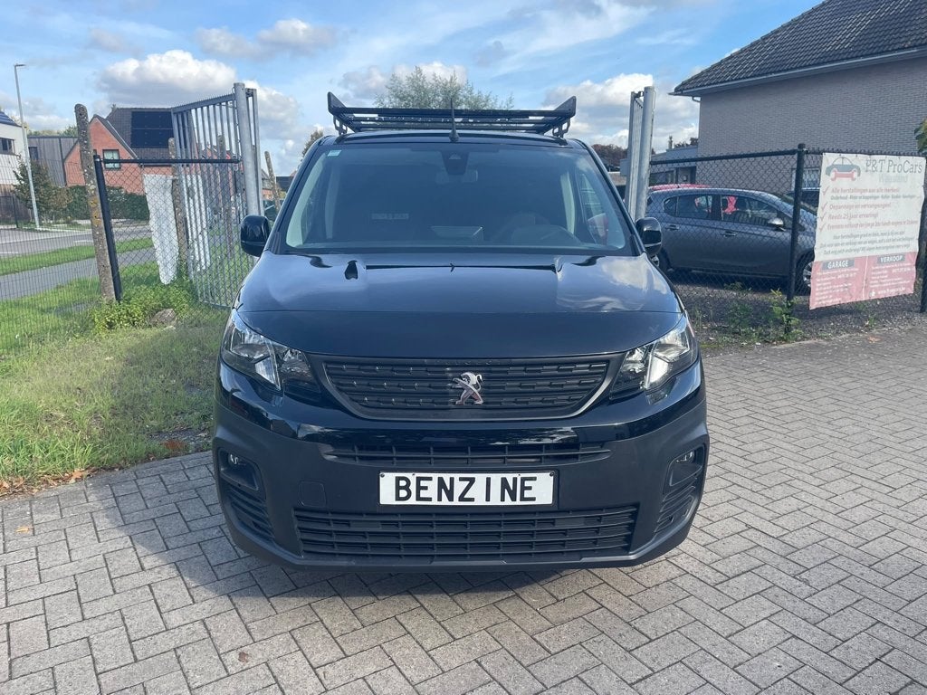 Peugeot Partner 1.2 benzine btw wagen van 11/2023, 36000km!, Auto's, Voorwielaandrijving, Testrit aan huis, Stof, Zwart