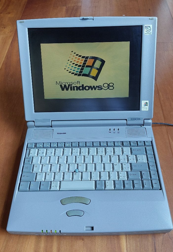 Rétro Toshiba Satellite S320CDS Pentium MMX 32Mo Windows 98, Informatique & Logiciels, Ordinateurs Vintage, Enlèvement ou Envoi