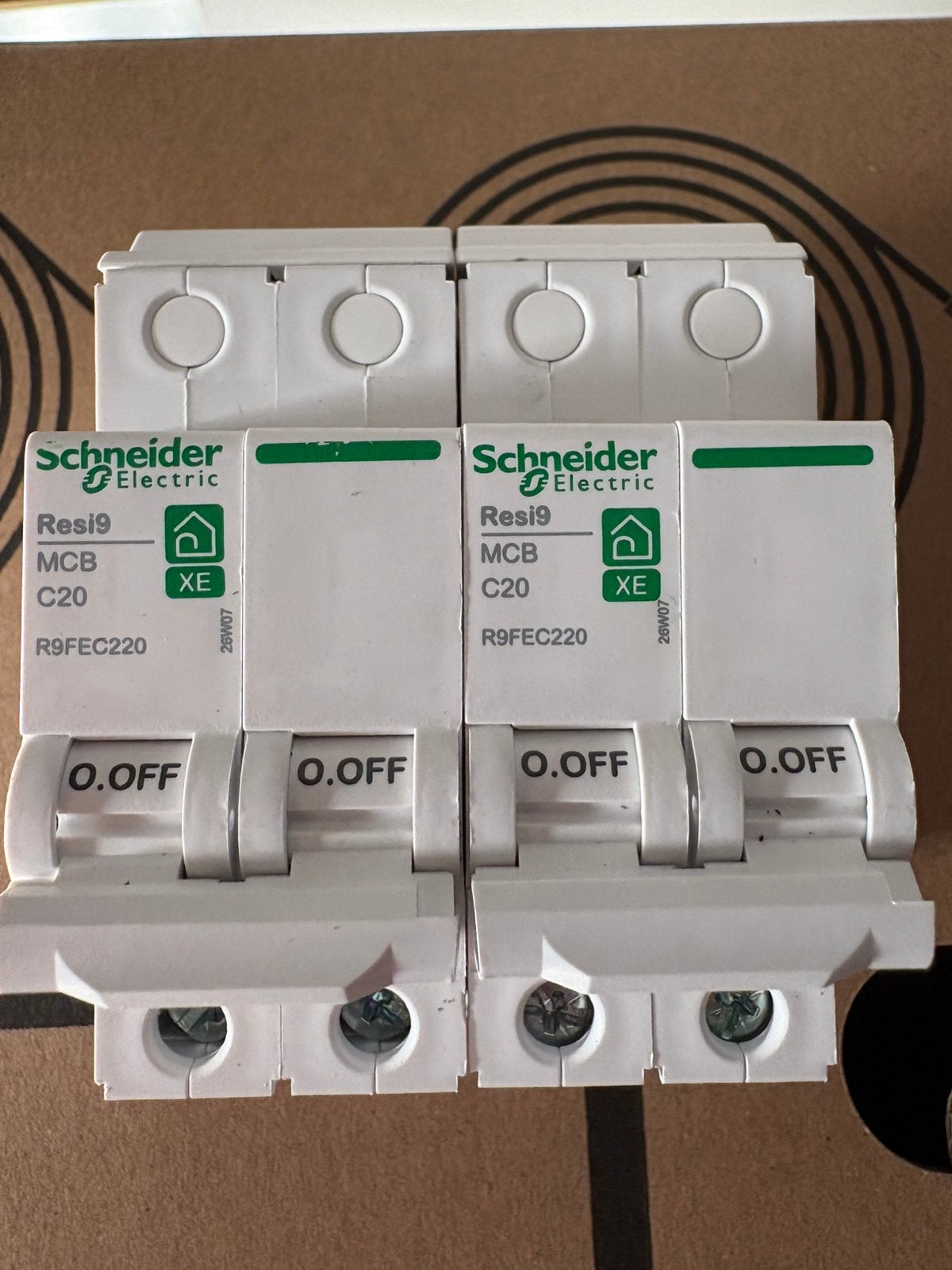 Schneider automaat Resi9 XE 20A (2 stuks), Doe-het-zelf en Bouw, Elektriciteit en Kabels, Ophalen, Nieuw