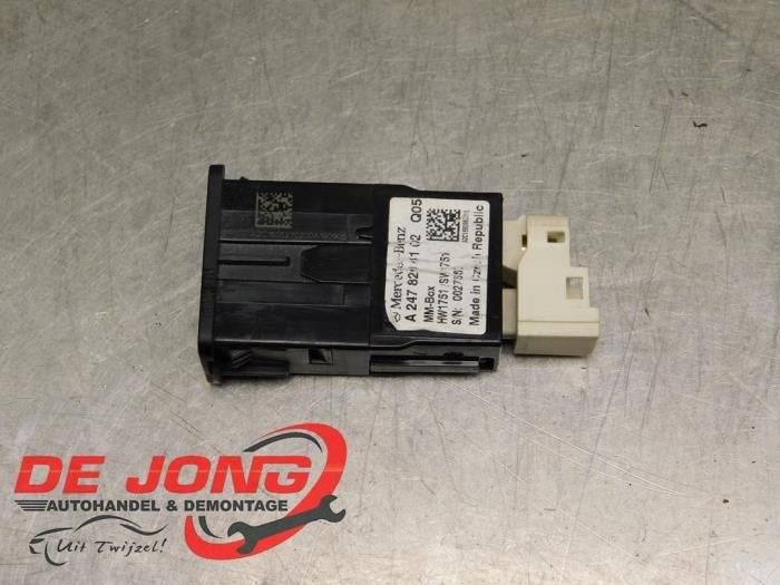 AUX/USB aansluiting van een Mercedes Sprinter, Gebruikt, -, Ophalen of Verzenden, -