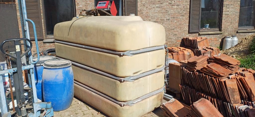 brandstof tank 3000l met pomp en 200l witte diesel, Ophalen