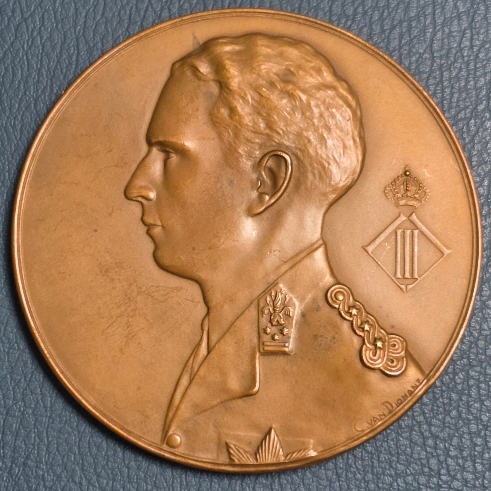 Médaille du roi Léopold III de 7 cm. (Charles Van Dionant), Enlèvement ou Envoi, Bronze