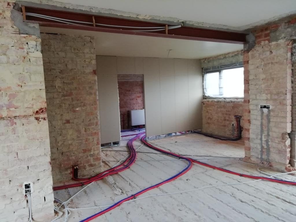 poutrel steken.Poutrel plaatsen. 0465826053