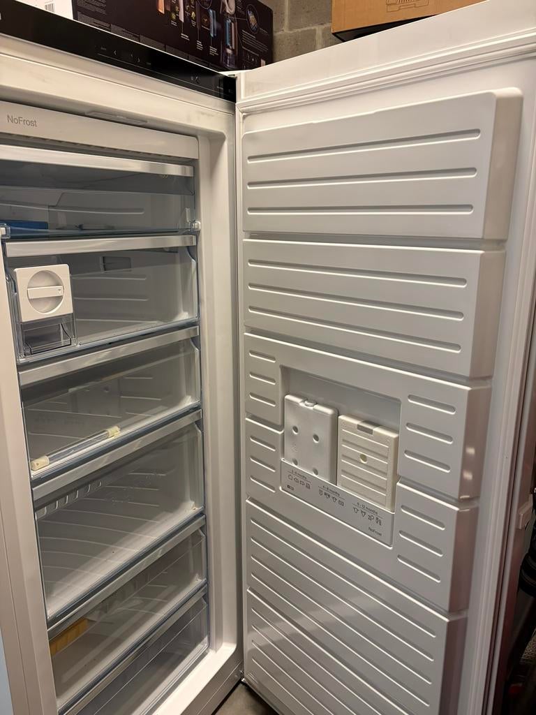Diepvriezer Bosch GSN51AWCV, Elektronische apparatuur, Vriezers en Diepvrieskisten, Zo goed als nieuw, 140 tot 160 cm, Ophalen