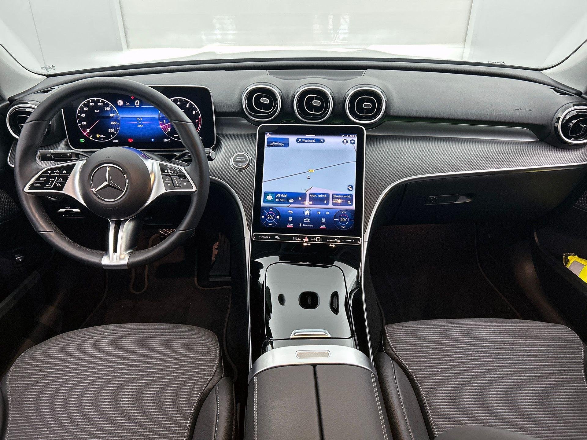 Mercedes-Benz C-Klasse 200 Berline Luxury Line | Dodehoekass, 4 cilinders, 1650 kg, 750 kg, https://public.car-pass.be/vhr/a01ff2c9-23df-4c02-abca-0f047709ad9e