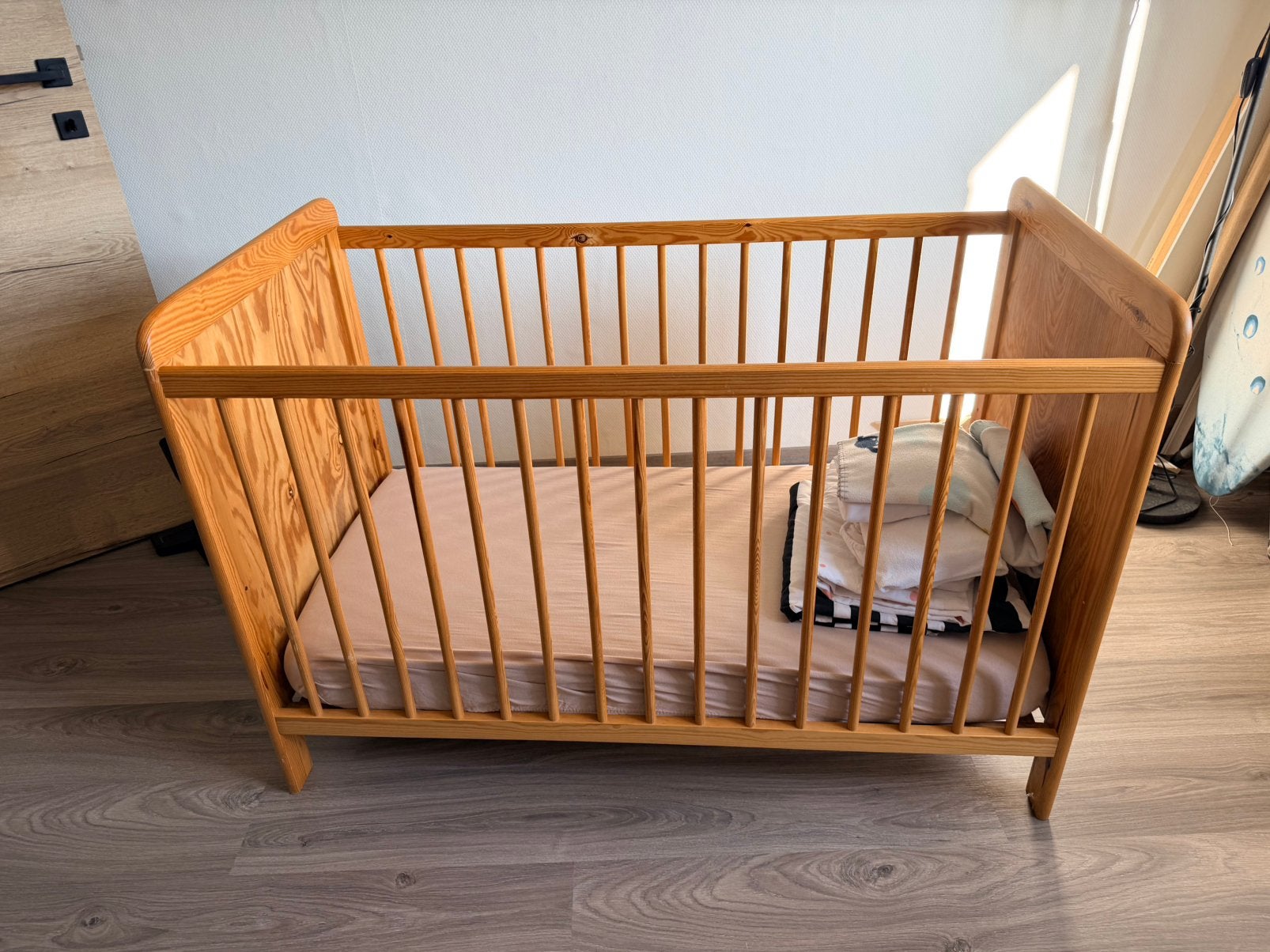 Lit bébé avec matelas et accessoires, Enlèvement, Utilisé, Lit