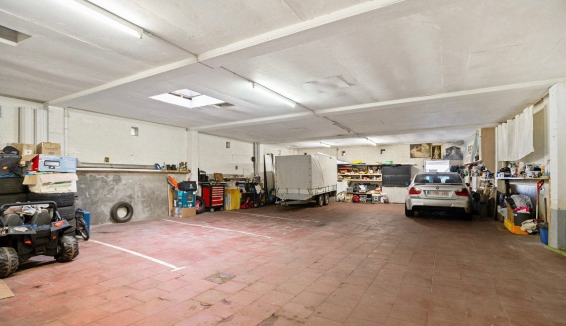 Grote opslagruimte / garage te koop – 200m²