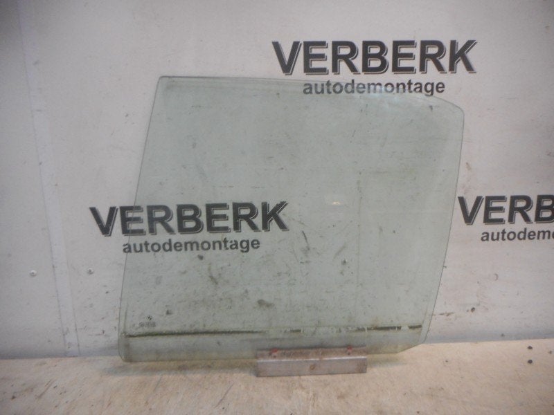 VITRE ARRIERE GAUCHE BMW 3 serie (E36 / 4) (01-1990/11-1998), Utilisé, BMW, Petuelring 130
80809  München, DE, Bayerische Motoren Werke AG