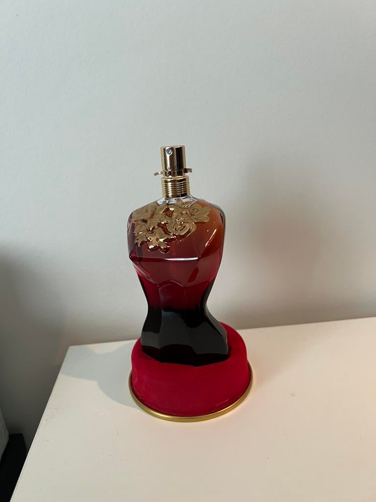2 vrouwenparfums, Enlèvement, Comme neuf