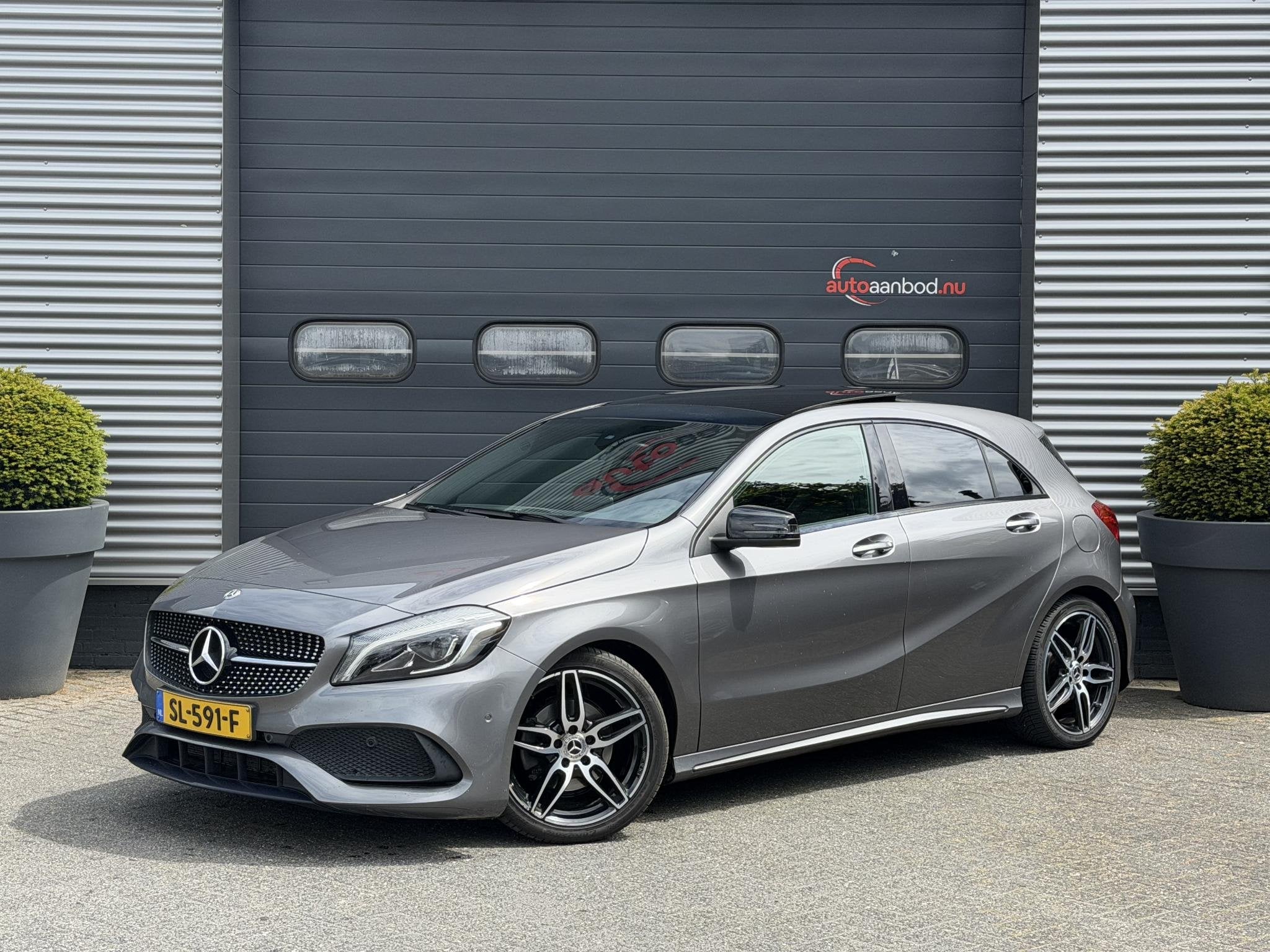 Mercedes-Benz A-klasse 160 AMG | Panoramadak | Camera | Navi, Auto's, 75 kW, Lichtsensor, Gebruikt, 4 cilinders