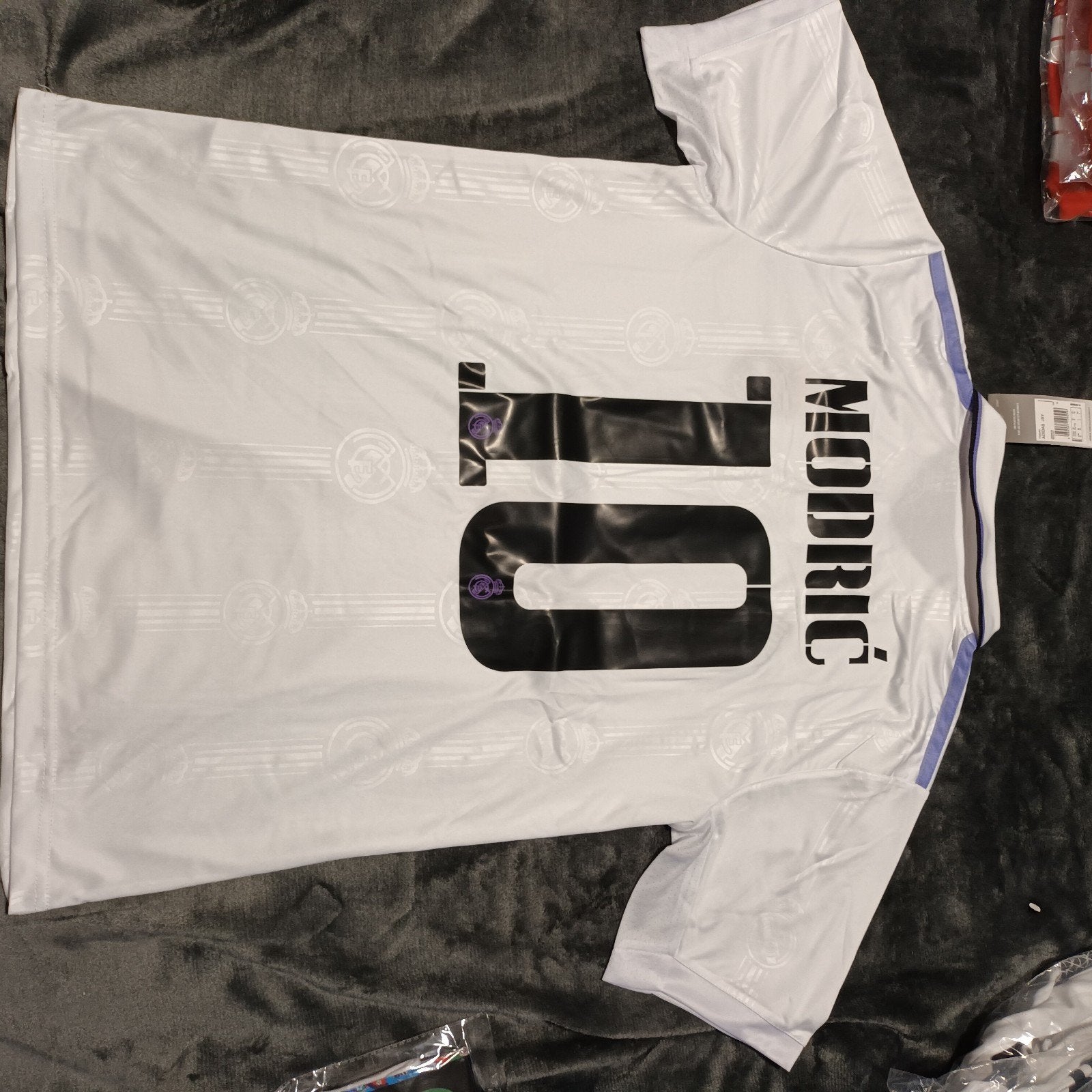 Nieuw voetbalshirt van REAL Madrid!!!, Sport en Fitness, Voetbal, Maat M, Verzenden, Nieuw, Shirt