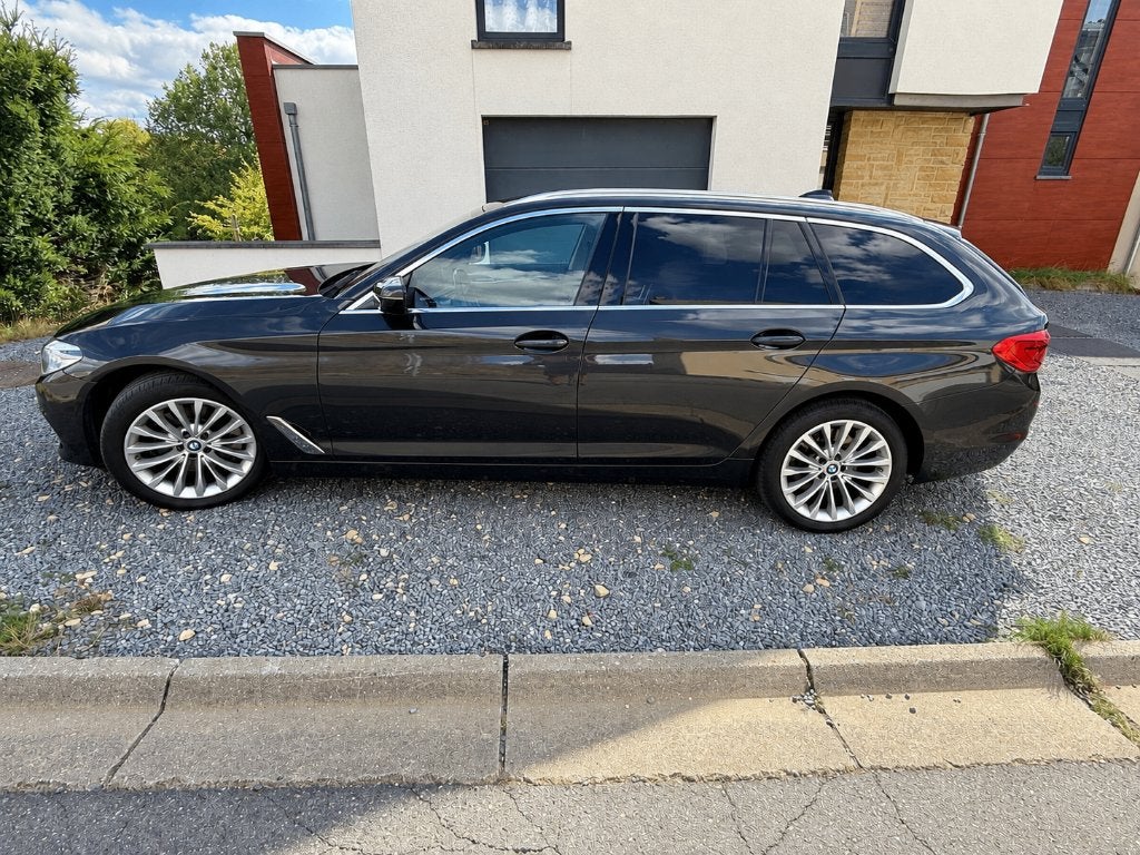 BMW 520XD Touring Luxury Line, Cuir, Argent ou Gris, Euro 6, Entretenue par le concessionnaire