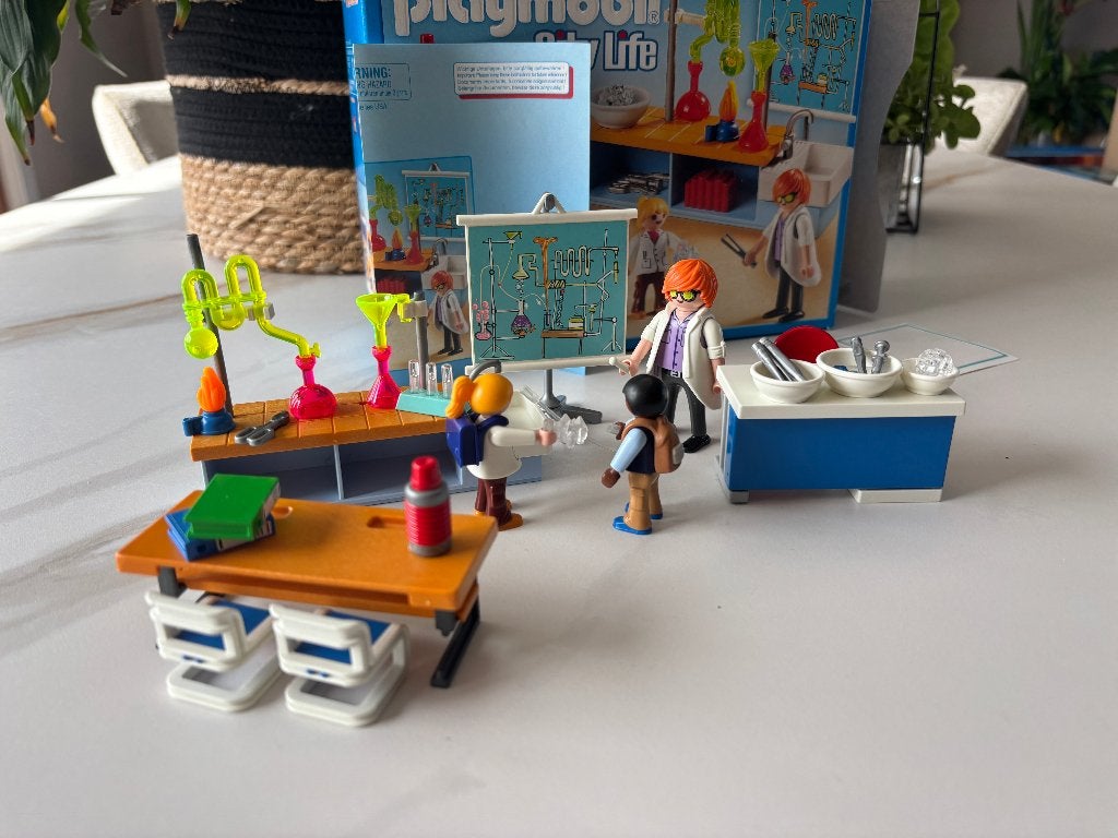 Playmobil 9456 Classe de physique chimie, Enfants & Bébés, Comme neuf, City life, Figurines, Kit complet