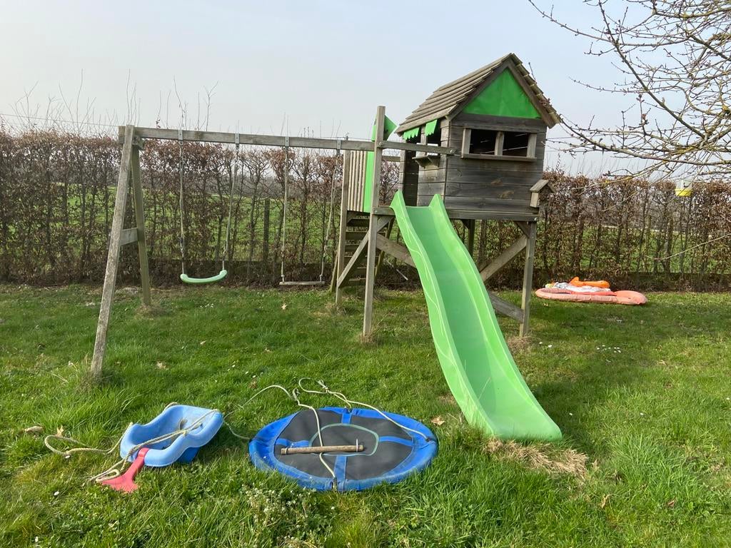 Speelhuisje met accessoires, Ophalen, Gebruikt, Schommel