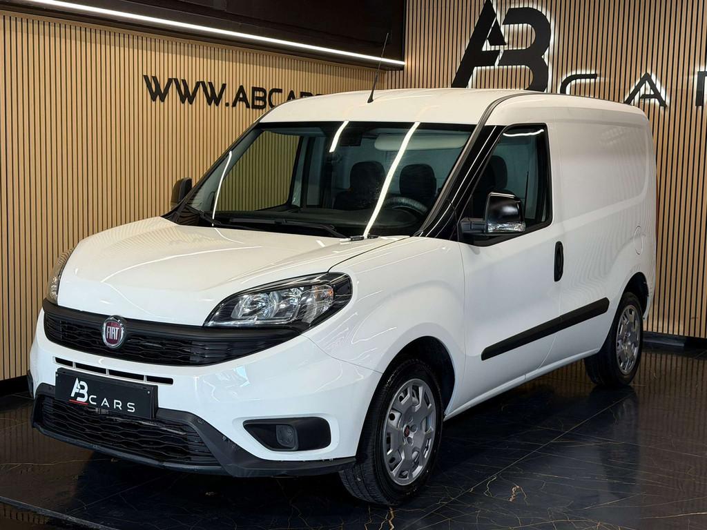 Fiat Doblò 1.4i * UTILITAIRE * 1ER PROPRIETAIRE *, Stof, Gebruikt, 4 cilinders, 95 pk