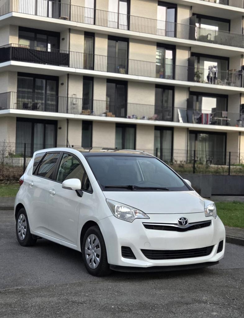 Toyota Verso-s Benzine Automaat-Euro 5, Auto's, Automaat, Euro 5, Wit, Bedrijf