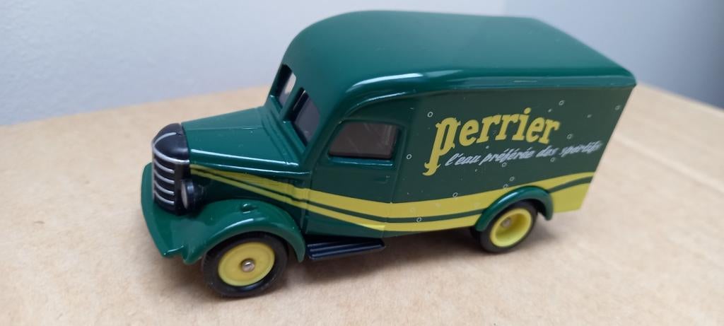 Camion fourgon Perrier Corgi Bedford 30CWT VAN - Ech : 1/43, Enlèvement ou Envoi, Neuf, Bus ou Camion, Corgi