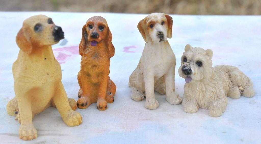 lot de 4 statuettes chien en résine, Enlèvement ou Envoi, Comme neuf, Animal