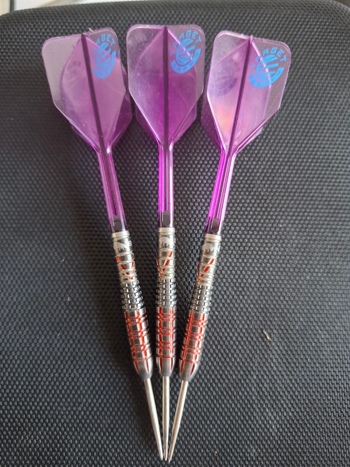 Michael Smith Defiant 24g, Sport en Fitness, Darts, Ophalen of Verzenden, Flights
