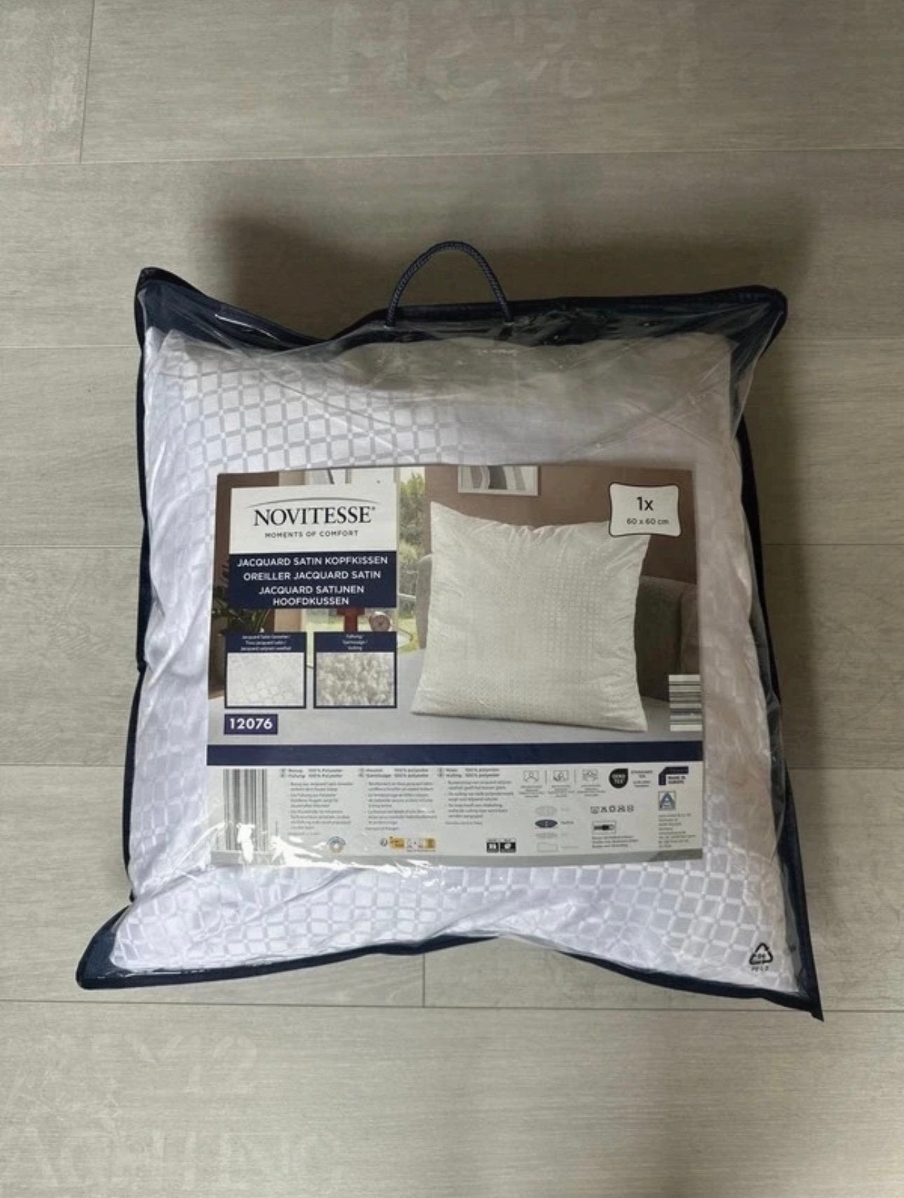 Novitesse - Coussin en satin jacquard ~ 60 x 60 cm, Neuf, Oreiller, Fermeture éclair, Enlèvement ou Envoi