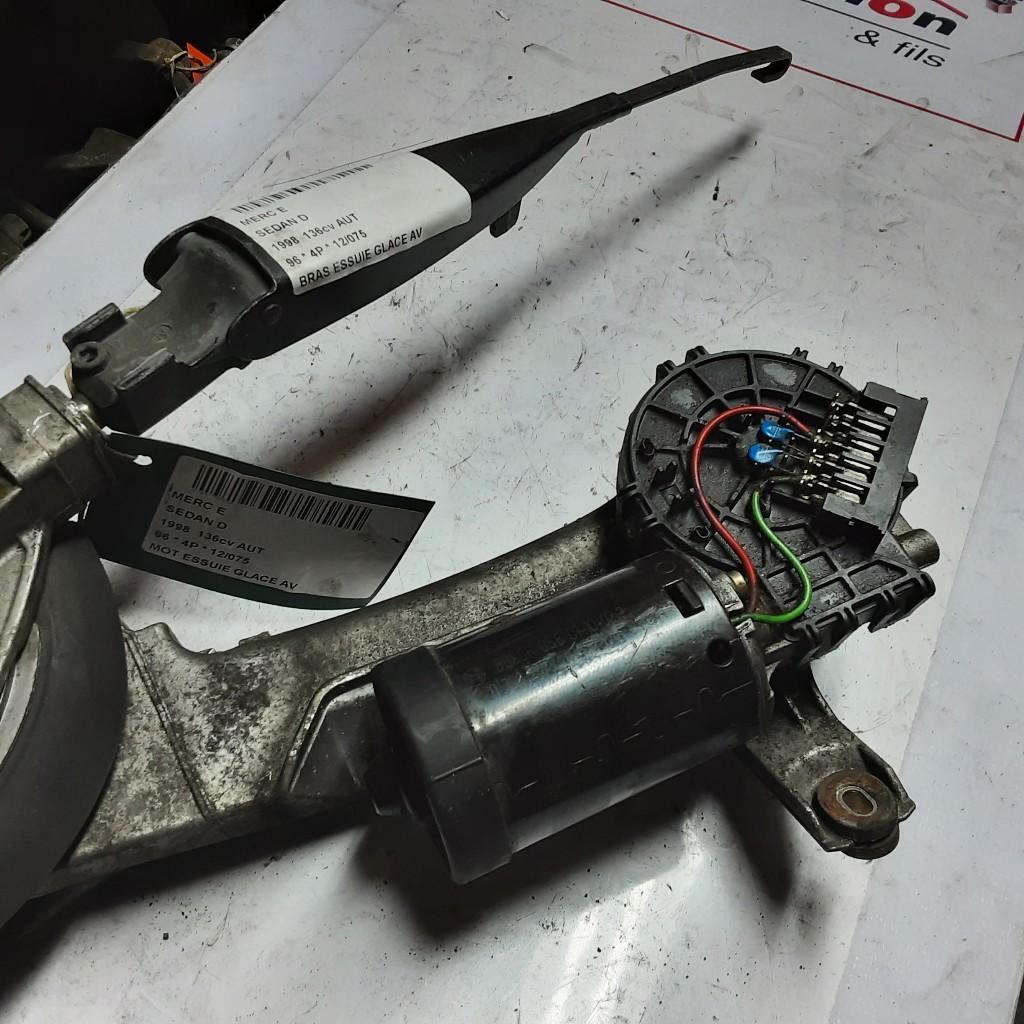 MOTEUR ESSUIE-GLACE AVANT E (W210) (0390241420), Mercedes-Benz, Mevr. I. Hauben, Utilisé, Rue de l'Espoir 34 34
4030  GRIVEGNÉE, BE