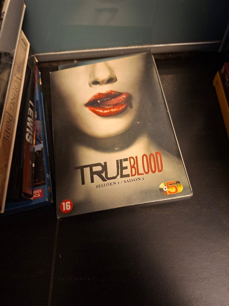 dvd - true blood - seizoen 1 - 5 dvd - doos 8, Bonusmateriaal, Seizoen 1, Science Fiction en Fantasy, Ophalen of Verzenden