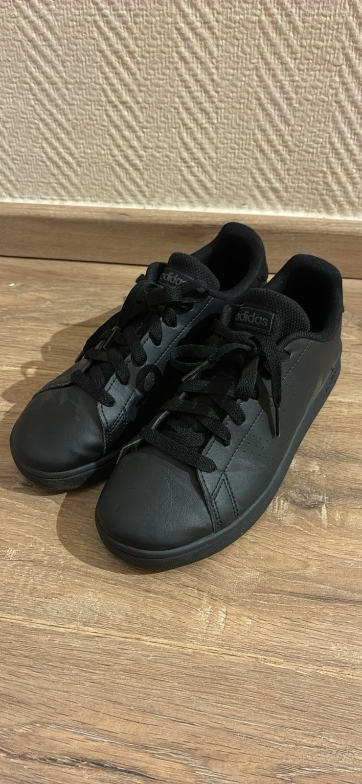 Zwarte sneakers - maat 35 - adidas, Ophalen, Zo goed als nieuw, Meisje