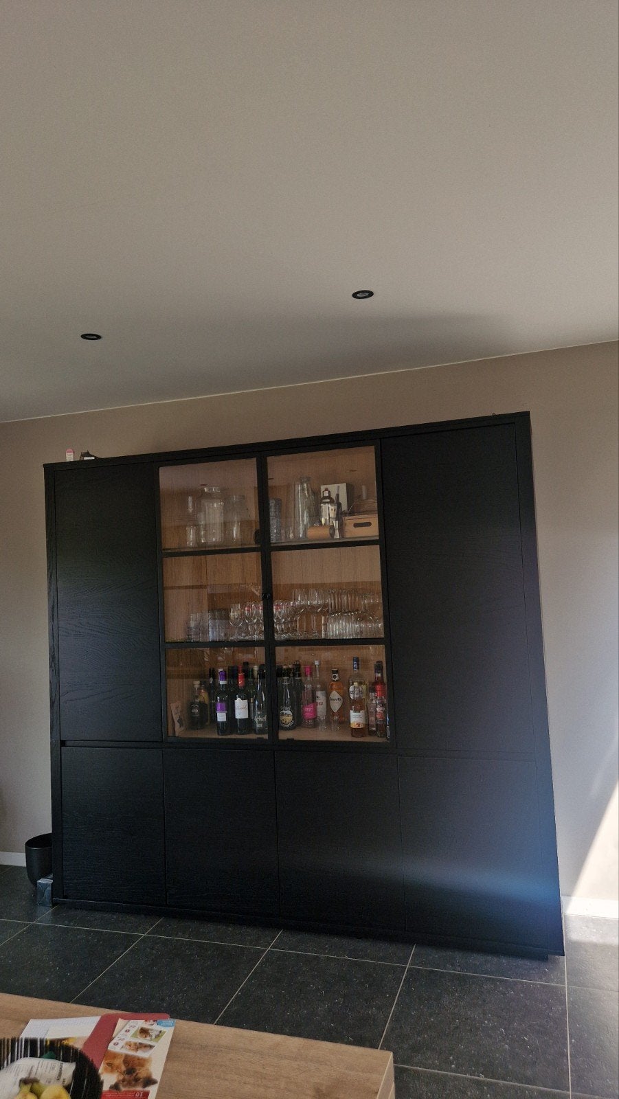 Zwarte industriele vitrinekast te koop, Huis en Inrichting, Ophalen, 25 tot 50 cm, 200 cm of meer, 200 cm of meer