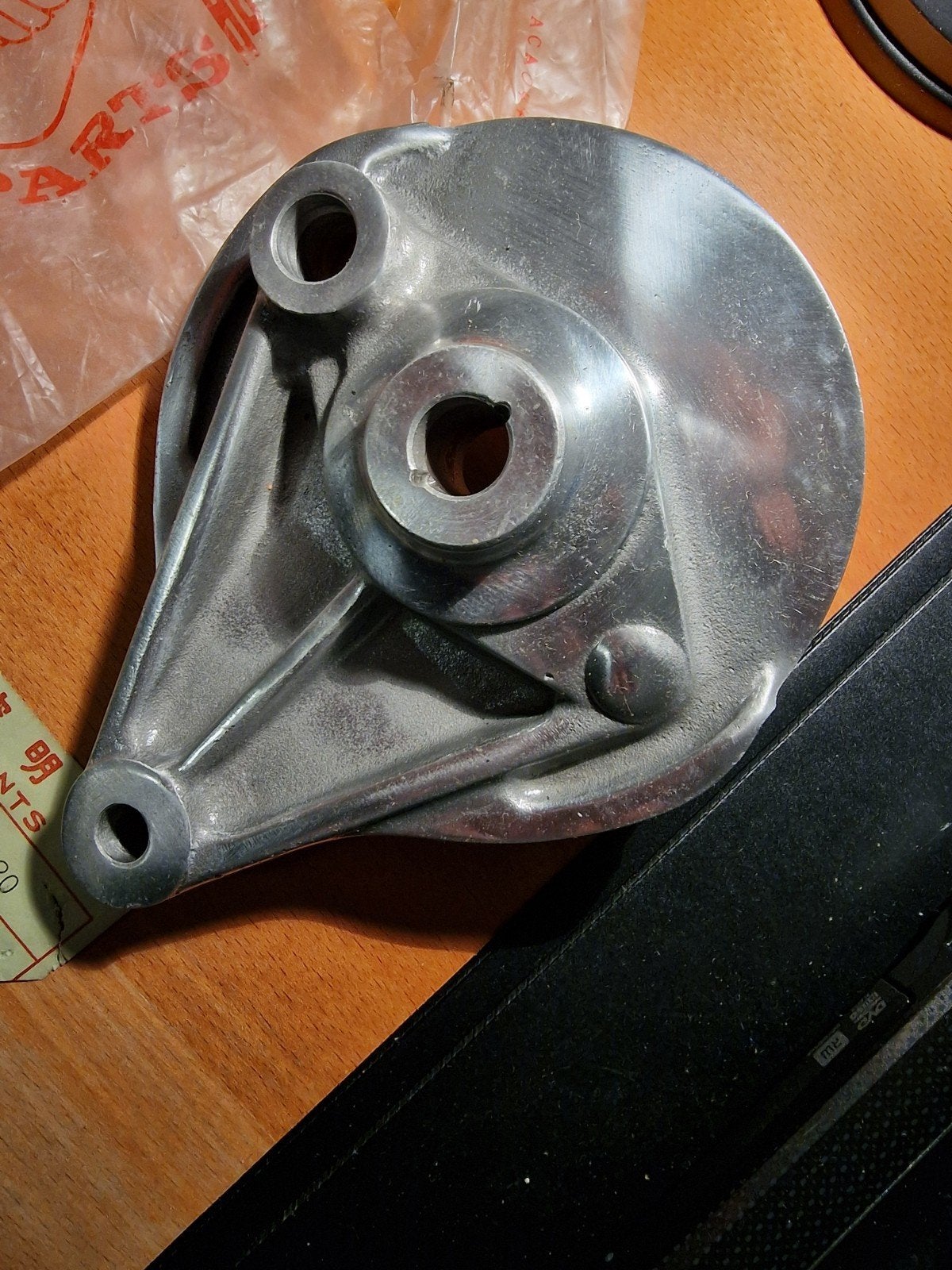 Plaque d'ancrage de frein Honda CB100, neuve et ancienne., Enlèvement
