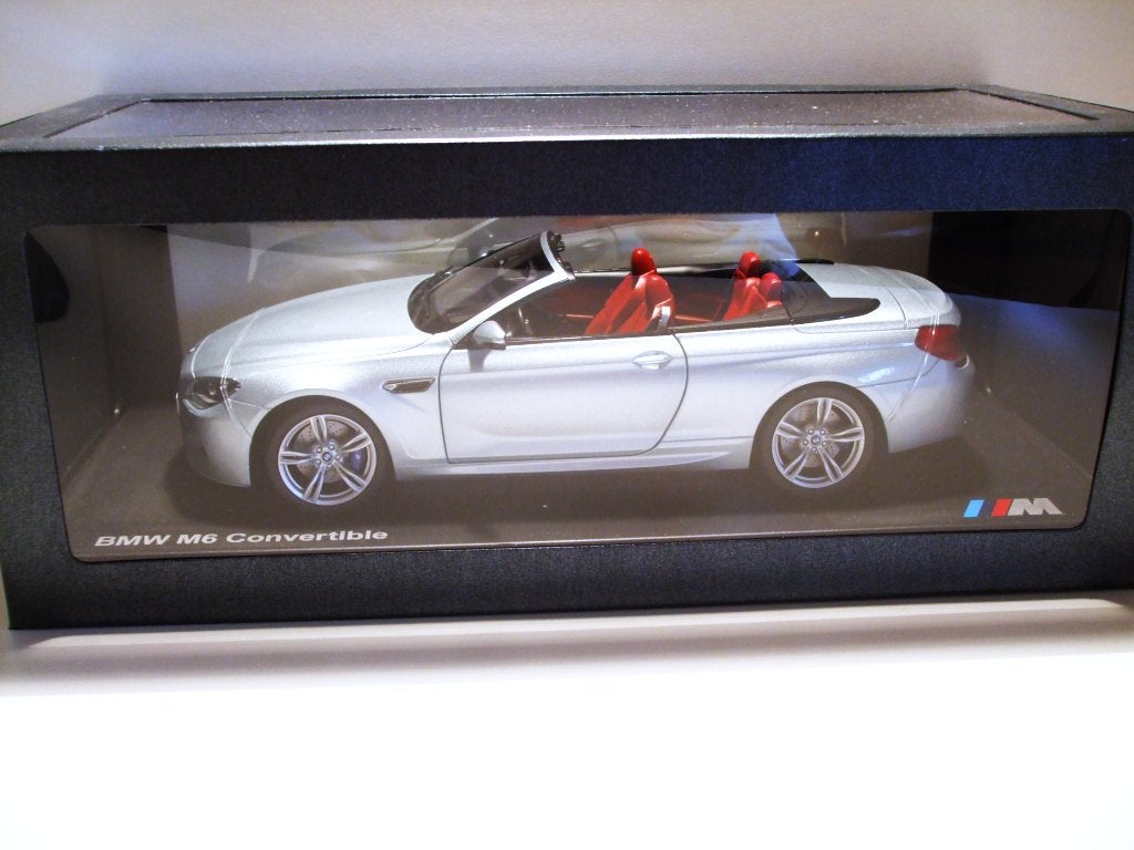 BMW M6 (F12) Cabriolet Silver BMW Dealer Edition 1/18 NEW, Enlèvement ou Envoi, Neuf, Voiture, Autres marques