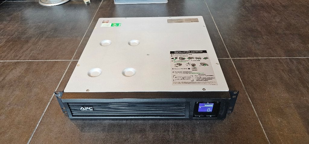 Onduleur APC Smart-UPS C1500 1500 VA/900 W-sortie 220-240 V, Enlèvement, Utilisé