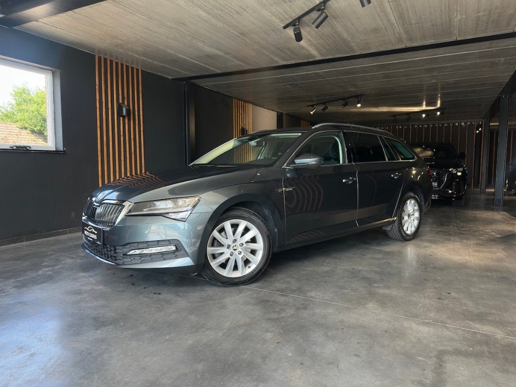 Skoda Superb 1.5 TSI DSG | Capteur | Carplay | AC |..., Autos, Argent ou Gris, Achat, Garantie prolongée, Noir